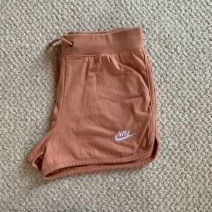 COMFY NIKE SHORT SHORTS